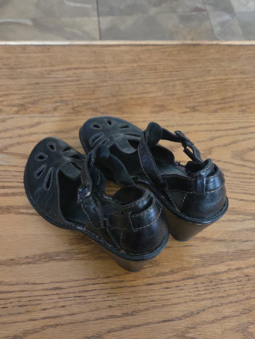 Born Charisma Mary Jane T Strap Sandals Leather Block Heels Black Womens 8 - Picture 3 of 10